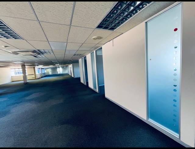 1,300M² OFFICE TO LET IN RANDJESPARK